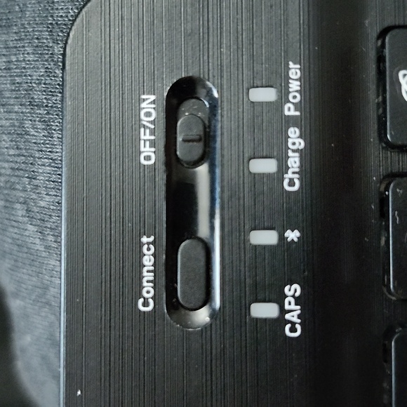 Wireless Keyboard - Picture 3 of 5